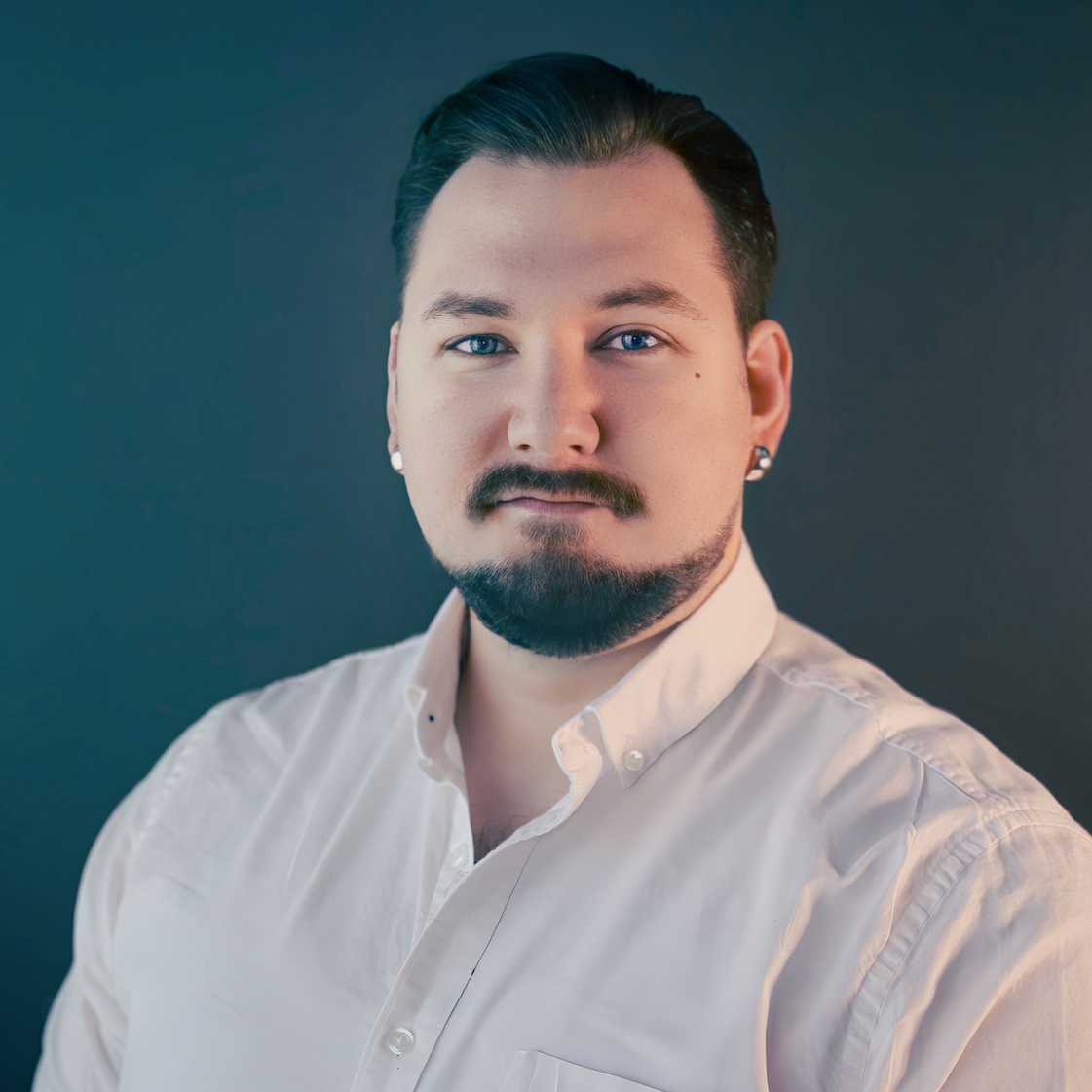 Daniel Molinero Headshot